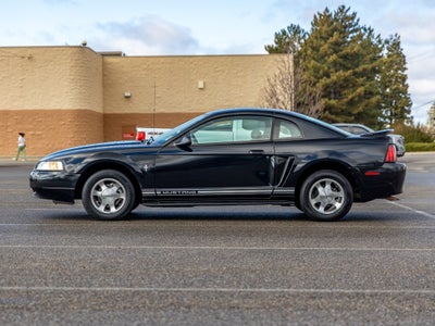 2000 Ford Mustang Base