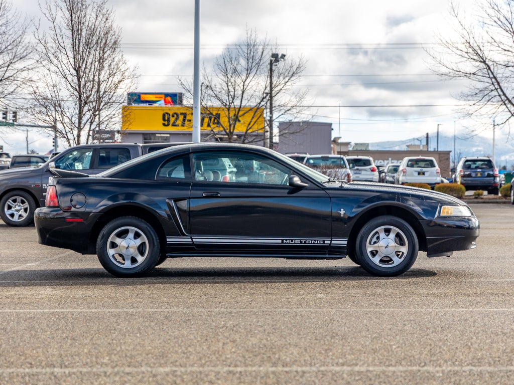 2000 Ford Mustang Base