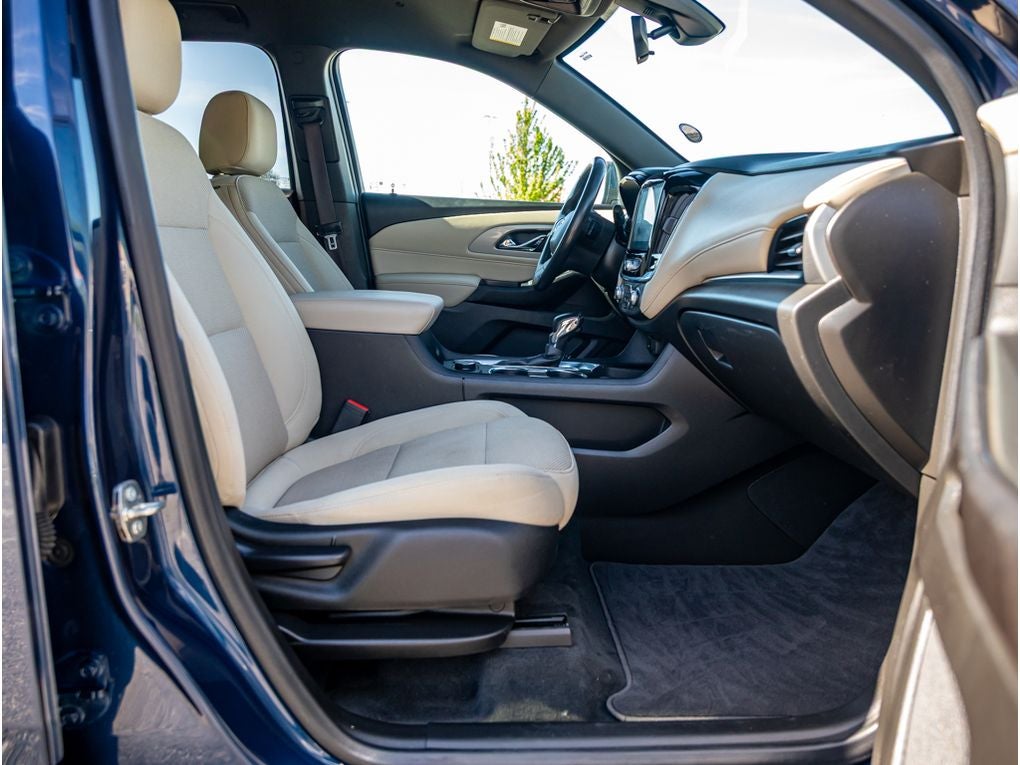 2022 Chevrolet Traverse LT Cloth