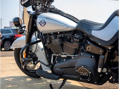 2024 Harley-Davidson FLHCS Base