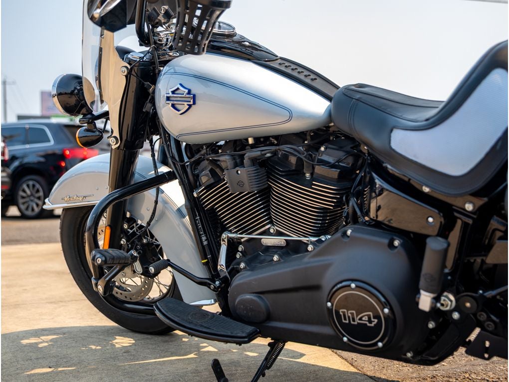 2024 Harley-Davidson FLHCS Base