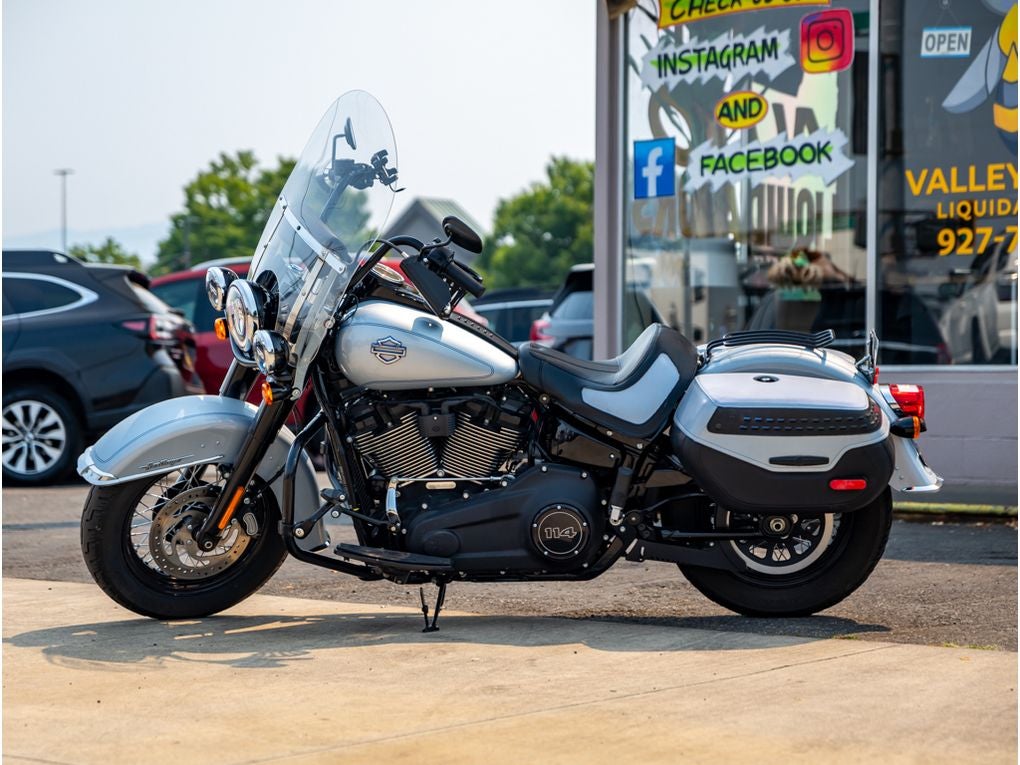 2024 Harley-Davidson FLHCS Base