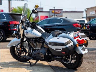 2024 Harley-Davidson FLHCS Base