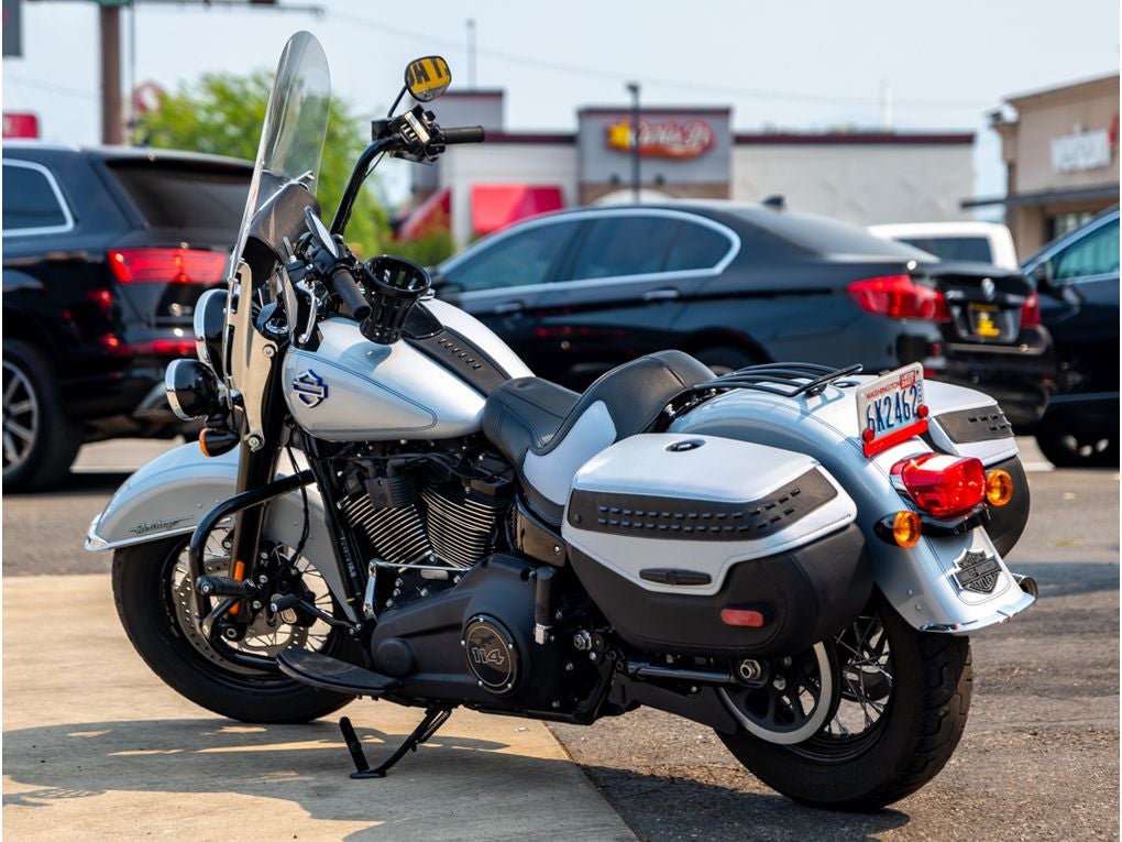 2024 Harley-Davidson FLHCS Base