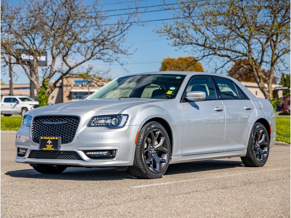 2023 Chrysler 300 Touring L