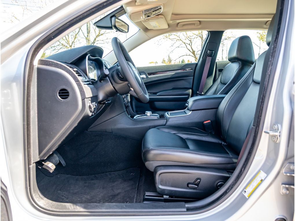 2023 Chrysler 300 Touring L