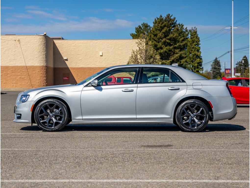 2023 Chrysler 300 Touring L