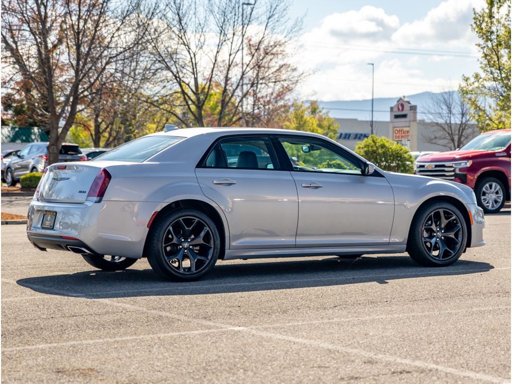 2023 Chrysler 300 Touring L