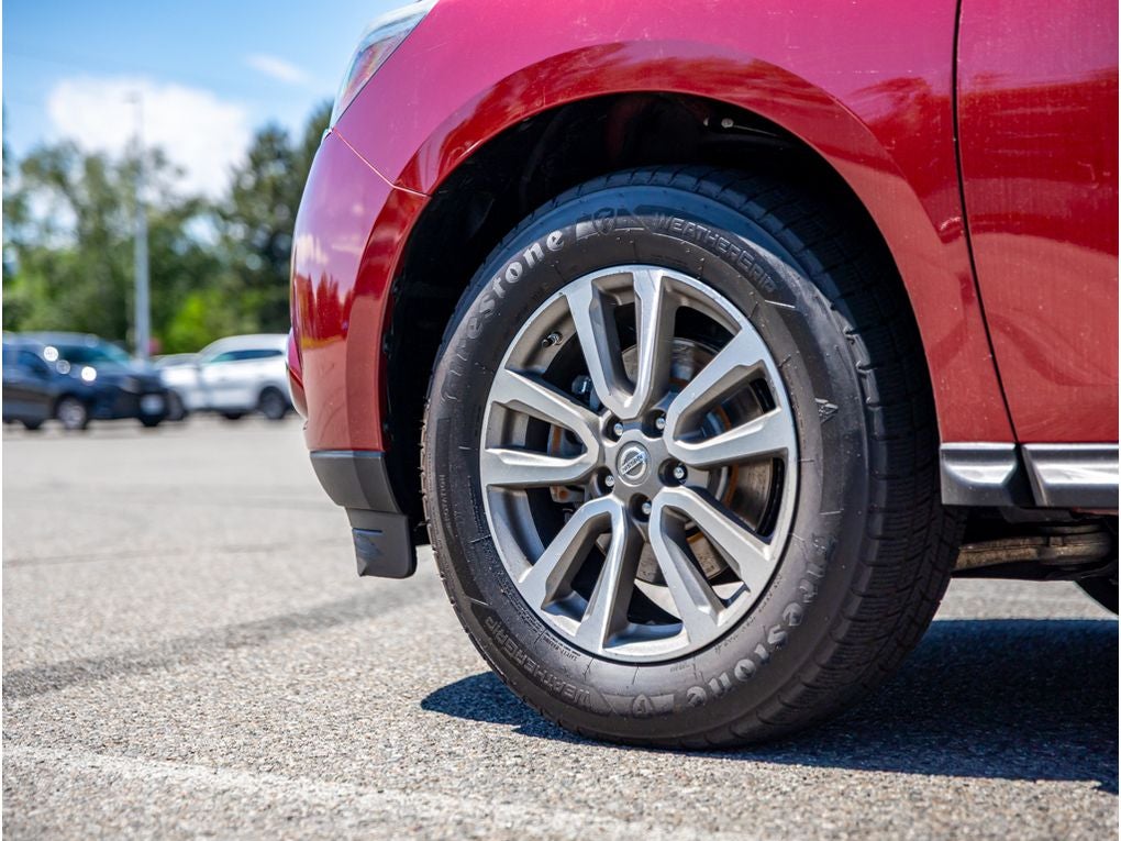2015 Nissan Pathfinder Base