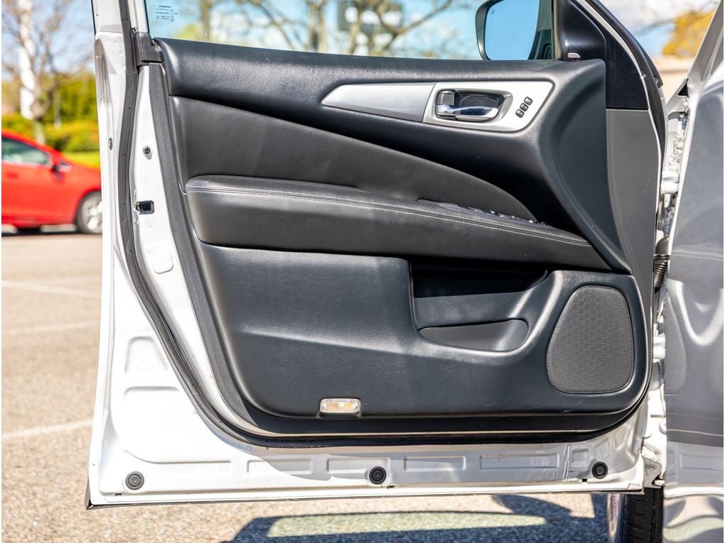 2019 Nissan Pathfinder Base
