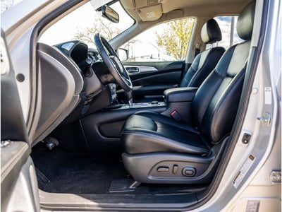 2019 Nissan Pathfinder Base