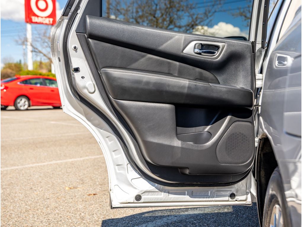 2019 Nissan Pathfinder Base
