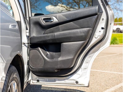 2019 Nissan Pathfinder Base