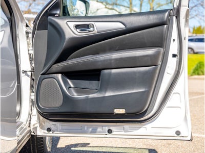 2019 Nissan Pathfinder Base