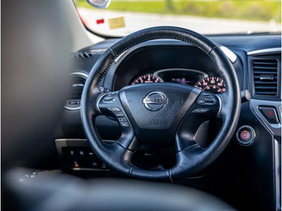 2019 Nissan Pathfinder Base