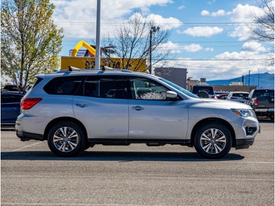 2019 Nissan Pathfinder Base