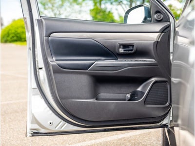 2020 Mitsubishi Outlander Base