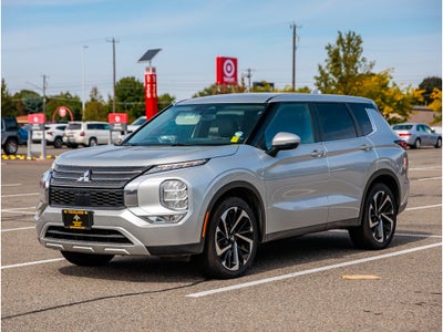 2024 Mitsubishi Outlander Base