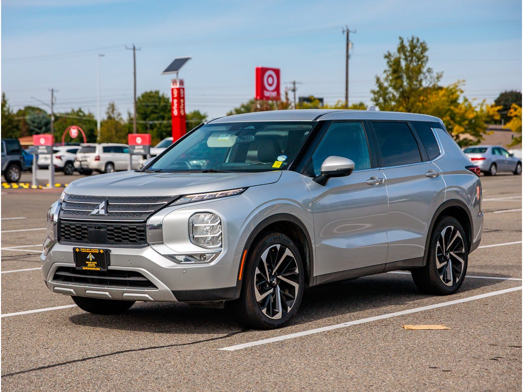 2024 Mitsubishi Outlander Base