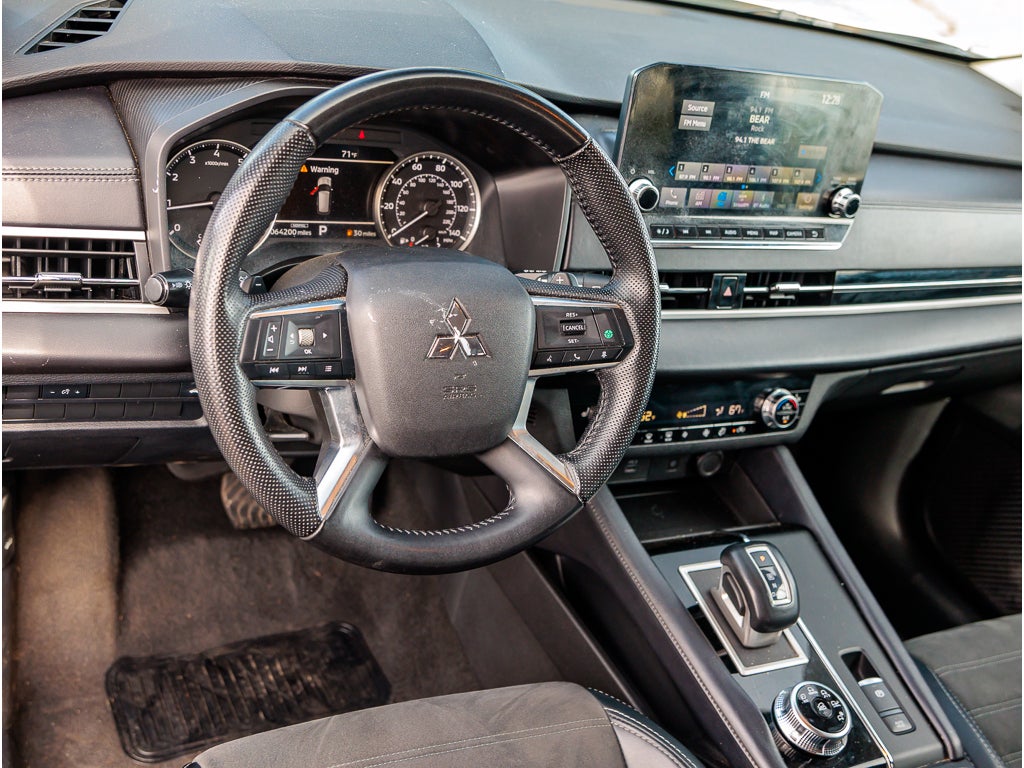 2024 Mitsubishi Outlander Base