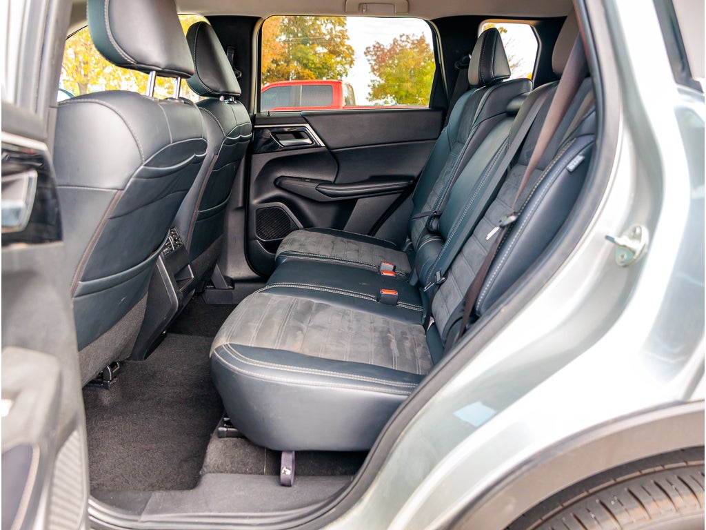 2024 Mitsubishi Outlander Base