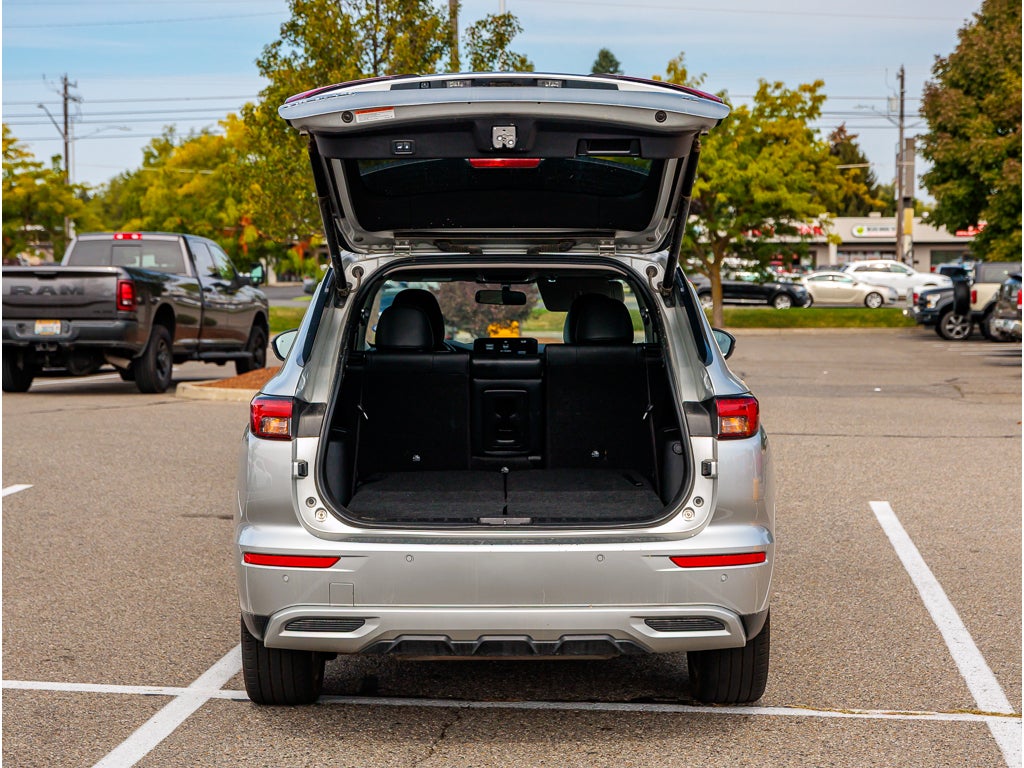 2024 Mitsubishi Outlander Base