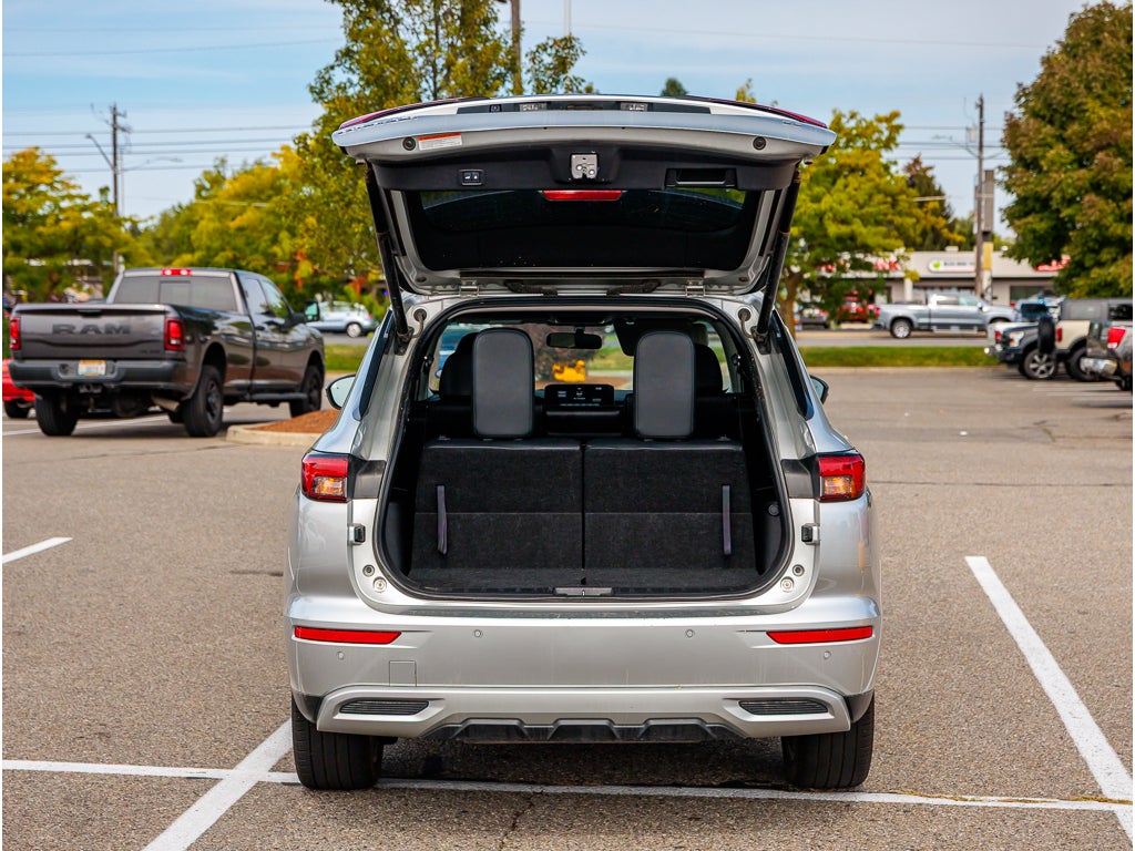 2024 Mitsubishi Outlander Base
