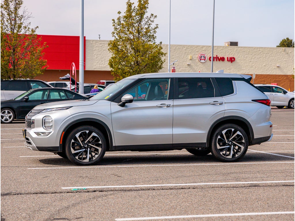 2024 Mitsubishi Outlander Base