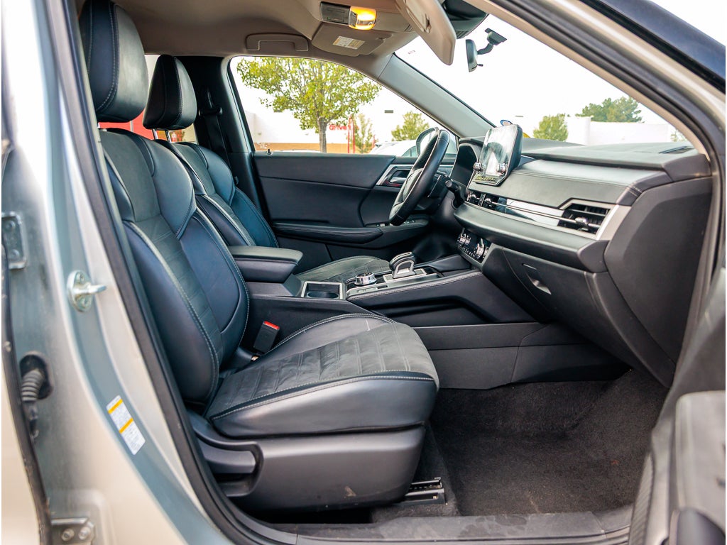 2024 Mitsubishi Outlander Base