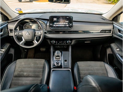 2024 Mitsubishi Outlander Base