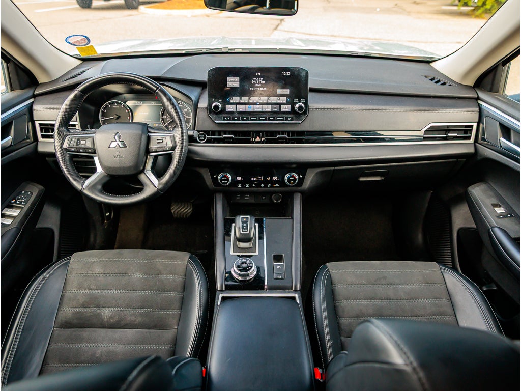 2024 Mitsubishi Outlander Base