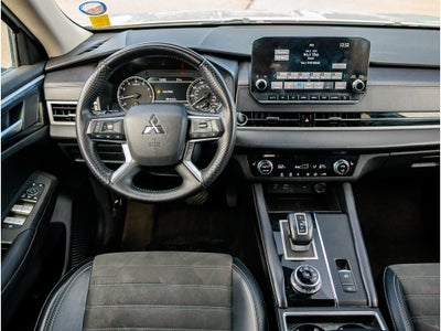 2024 Mitsubishi Outlander Base