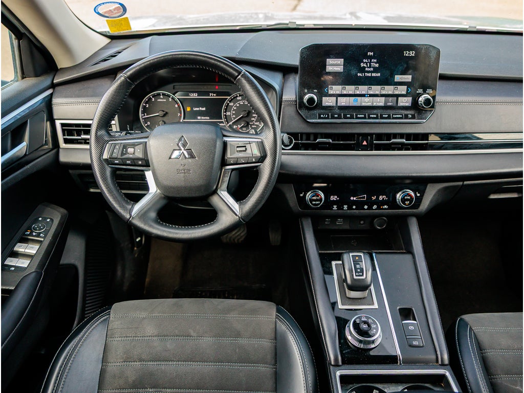 2024 Mitsubishi Outlander Base