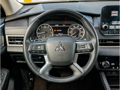 2024 Mitsubishi Outlander Base