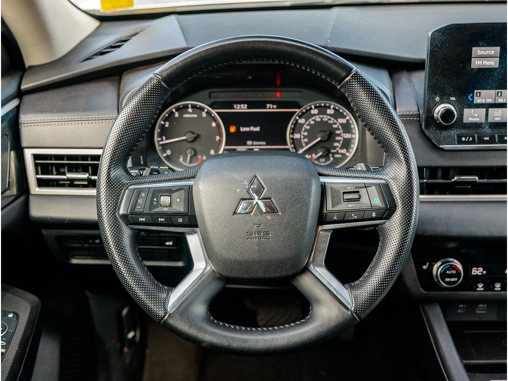 2024 Mitsubishi Outlander Base
