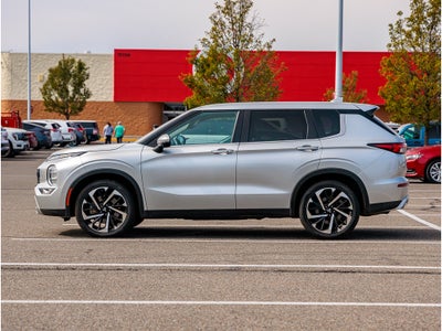 2024 Mitsubishi Outlander Base