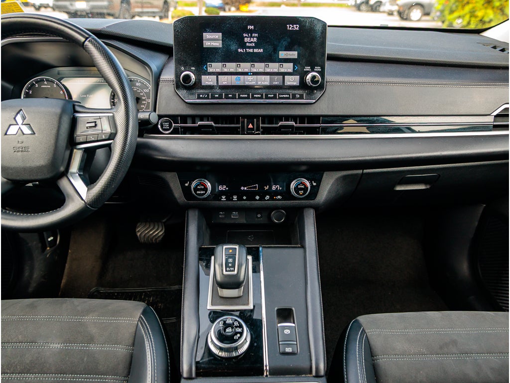 2024 Mitsubishi Outlander Base