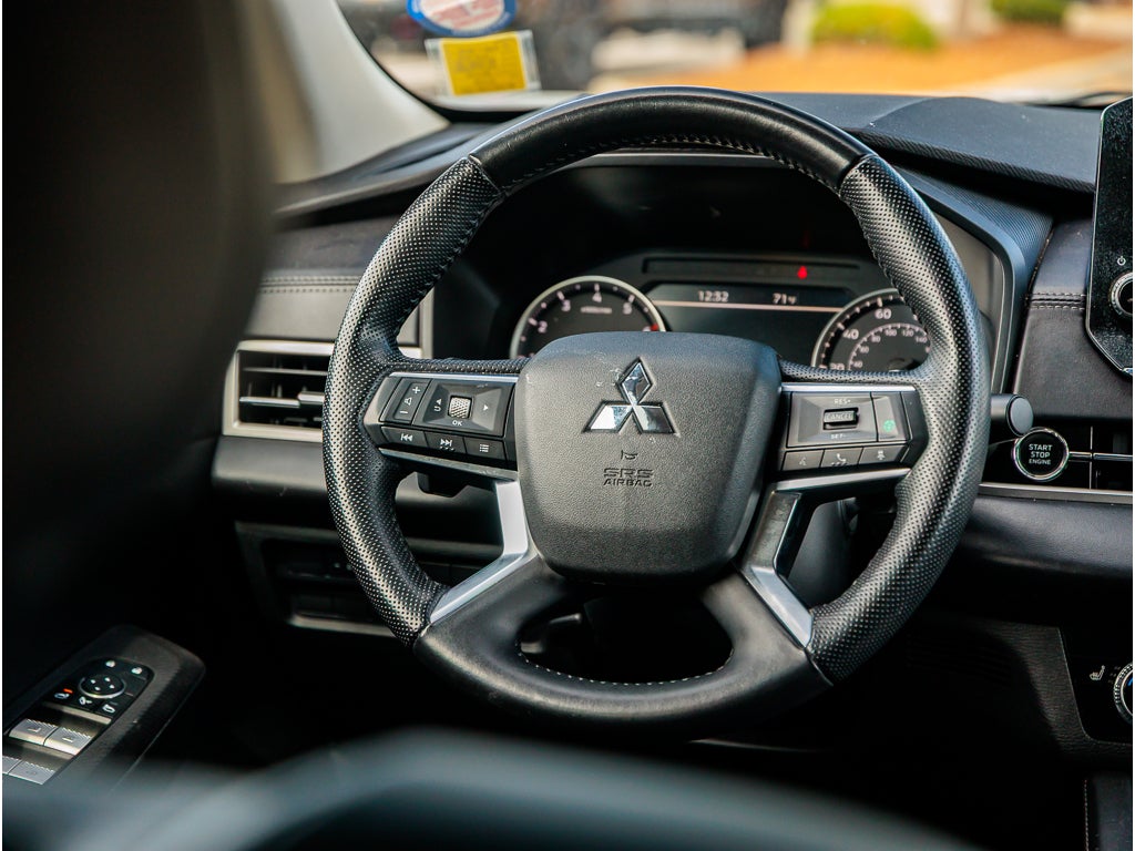 2024 Mitsubishi Outlander Base