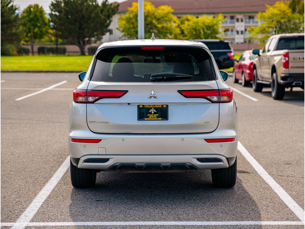 2024 Mitsubishi Outlander Base