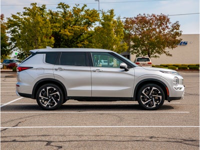 2024 Mitsubishi Outlander Base