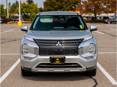 2024 Mitsubishi Outlander Base