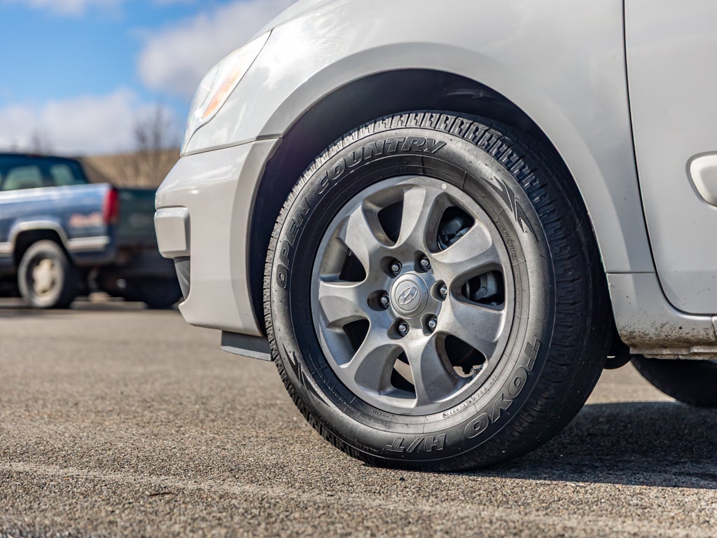 2007 Hyundai Entourage Base