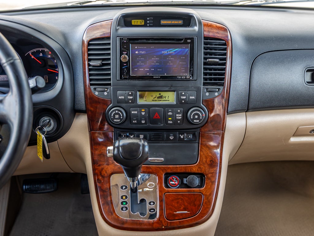 2007 Hyundai Entourage Base