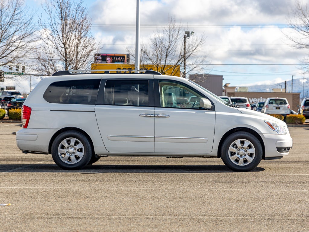 2007 Hyundai Entourage Base