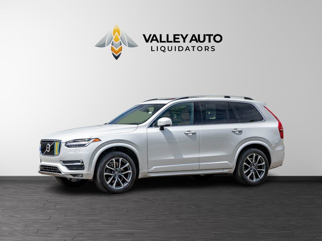 2017 Volvo XC90 T6 AWD Momentum's photo