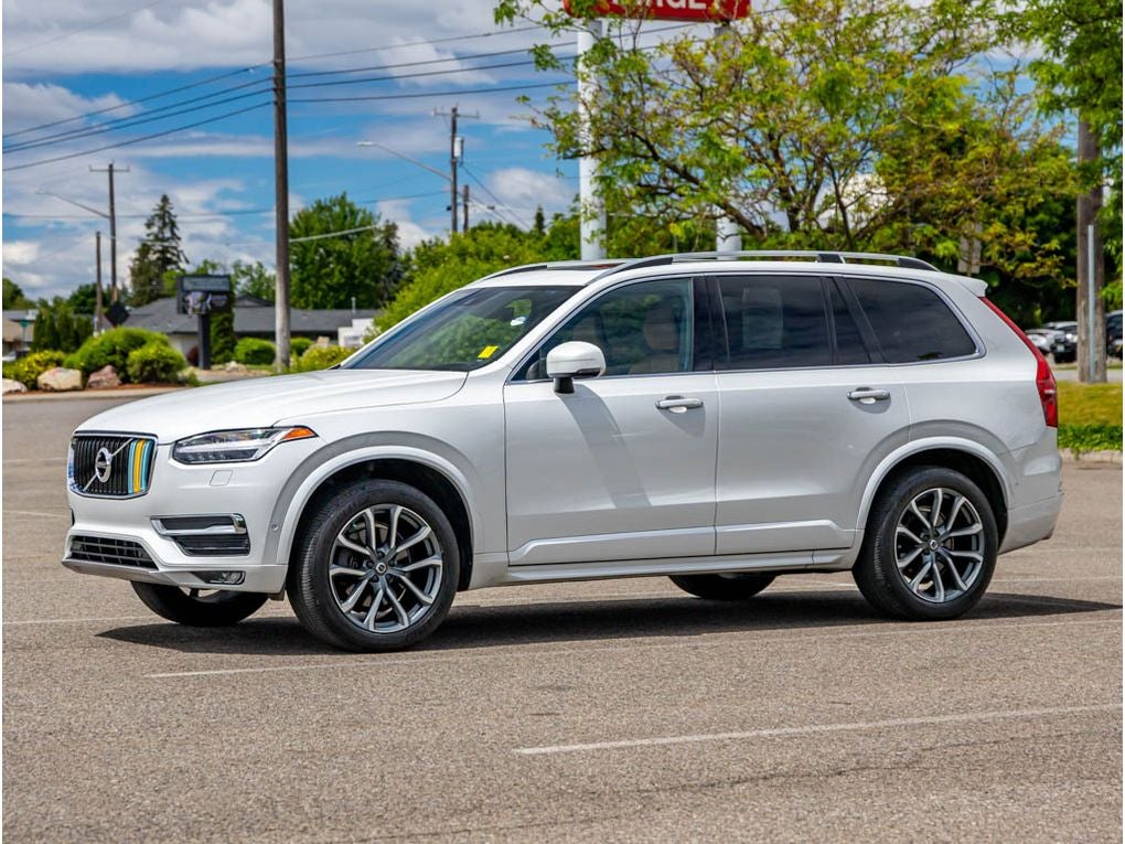2017 Volvo XC90 Momentum