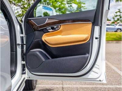 2017 Volvo XC90 Momentum