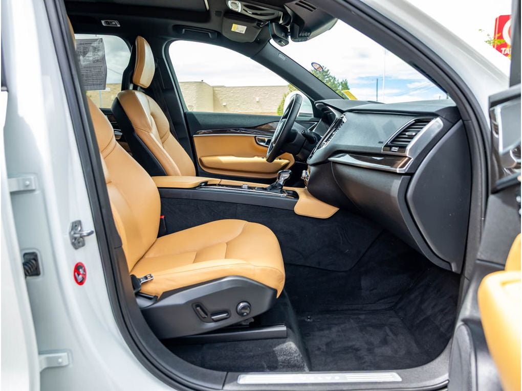 2017 Volvo XC90 Momentum