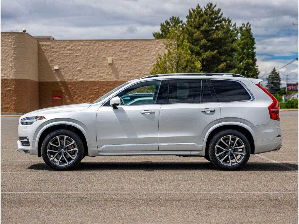 2017 Volvo XC90 Momentum