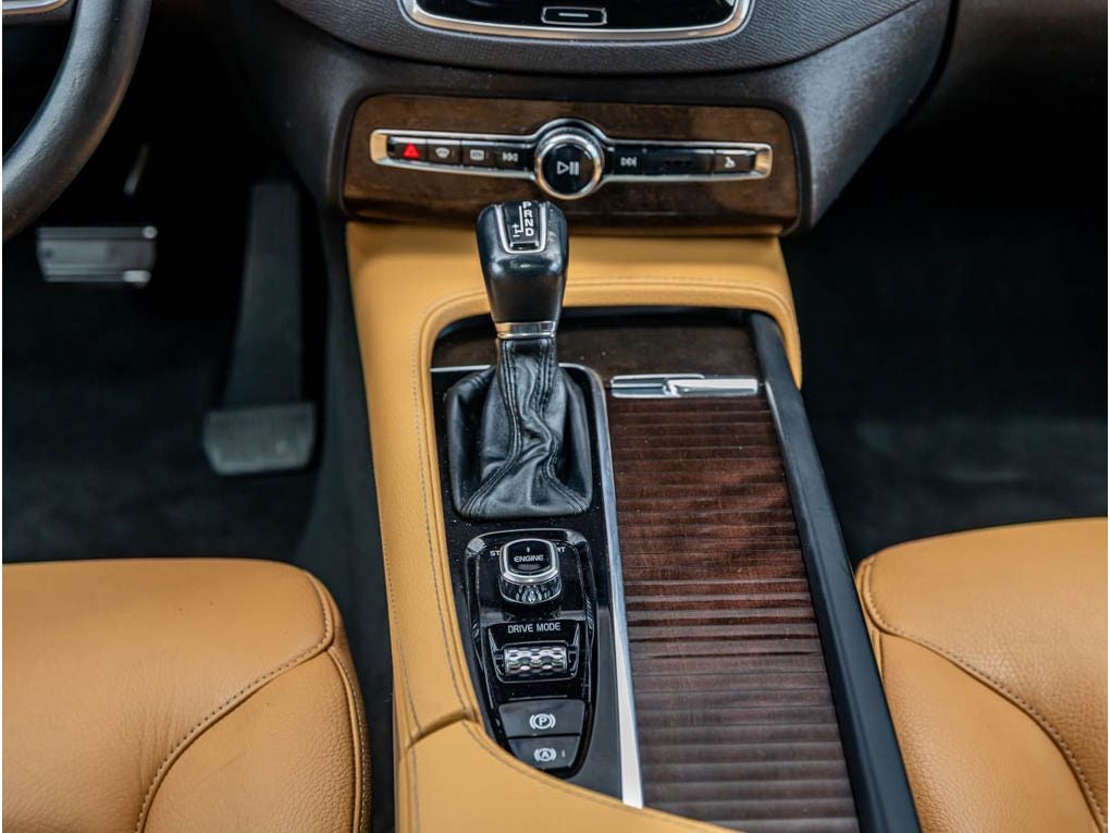 2017 Volvo XC90 Momentum